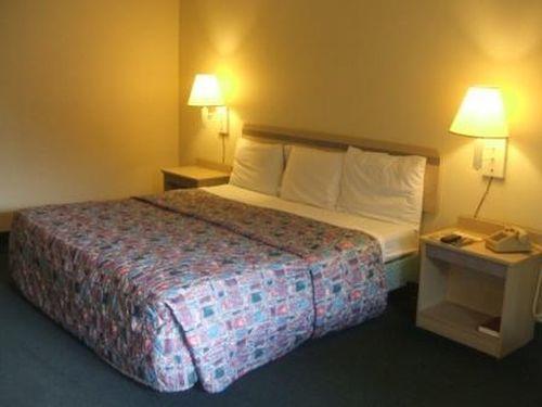 Regency Inn And Conference Center Clinton Quarto foto